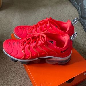 Air vapor max plus. Neon.